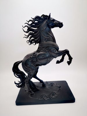 Sculpture de cheval cabré