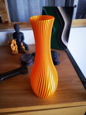 Vase rainuré